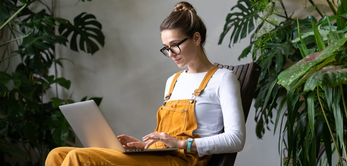 woman on laptop